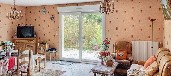 Casa de 3 dormitorios en Larcay, France No. 245344 2