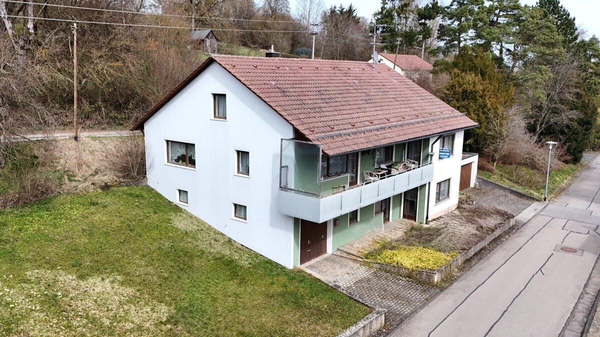 6 rooms House in Zollernalbkreis, Germany No. 91809