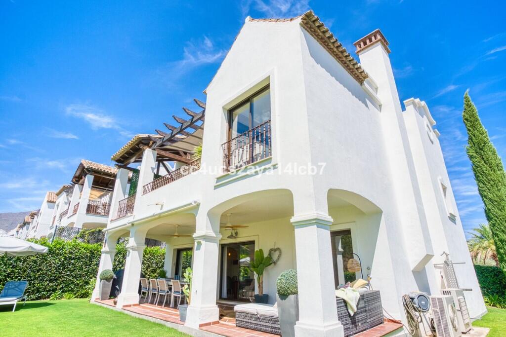 3 Schlafzimmer Villa in Estepona, Spain, Nr. 256420