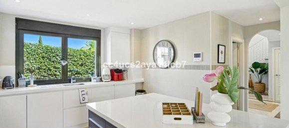 3 bedrooms Villa in Estepona, Spain No. 256420 17