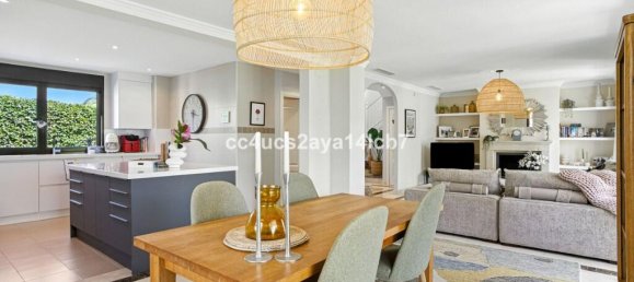 3 bedrooms Villa in Estepona, Spain No. 256420 10