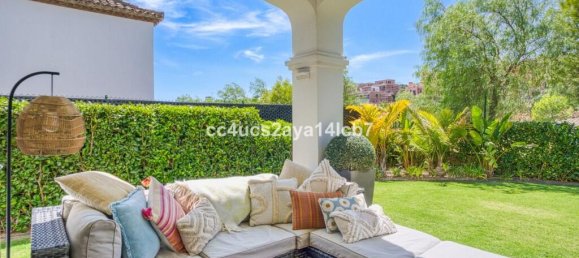 3 bedrooms Villa in Estepona, Spain No. 256420 8