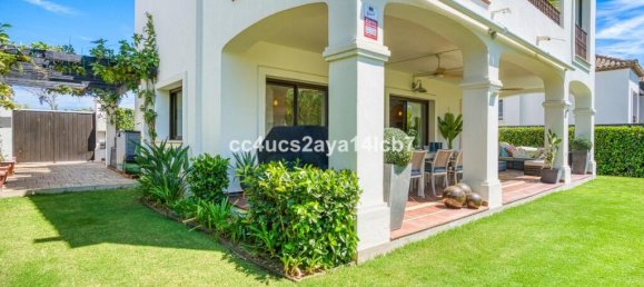 3 bedrooms Villa in Estepona, Spain No. 256420 2