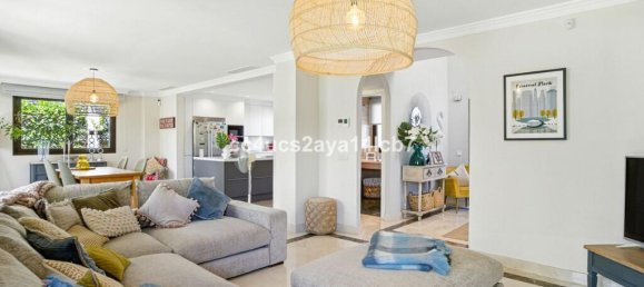 3 bedrooms Villa in Estepona, Spain No. 256420 9