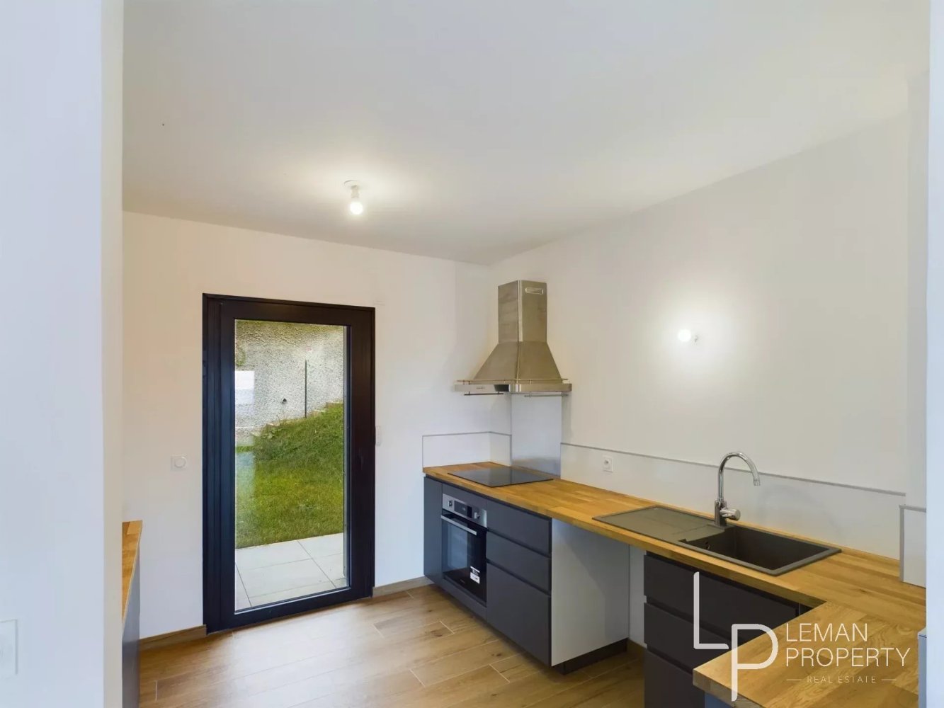 3 bedrooms Villa in Evian-les-Bains, France No. 273039