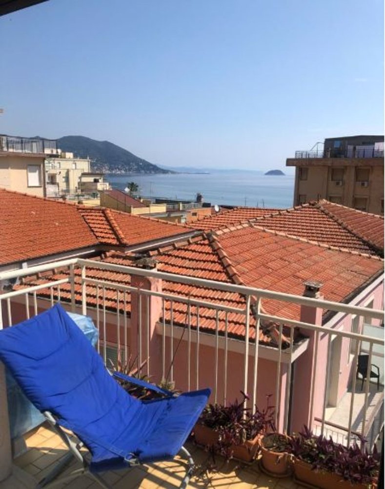 Квартира с 3 комнатами в Лайгуэлья, Италия № 160668