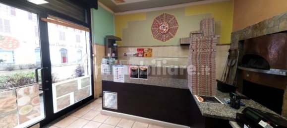 2 rooms Commercial property in Castellanza, Italy No. 238630 2