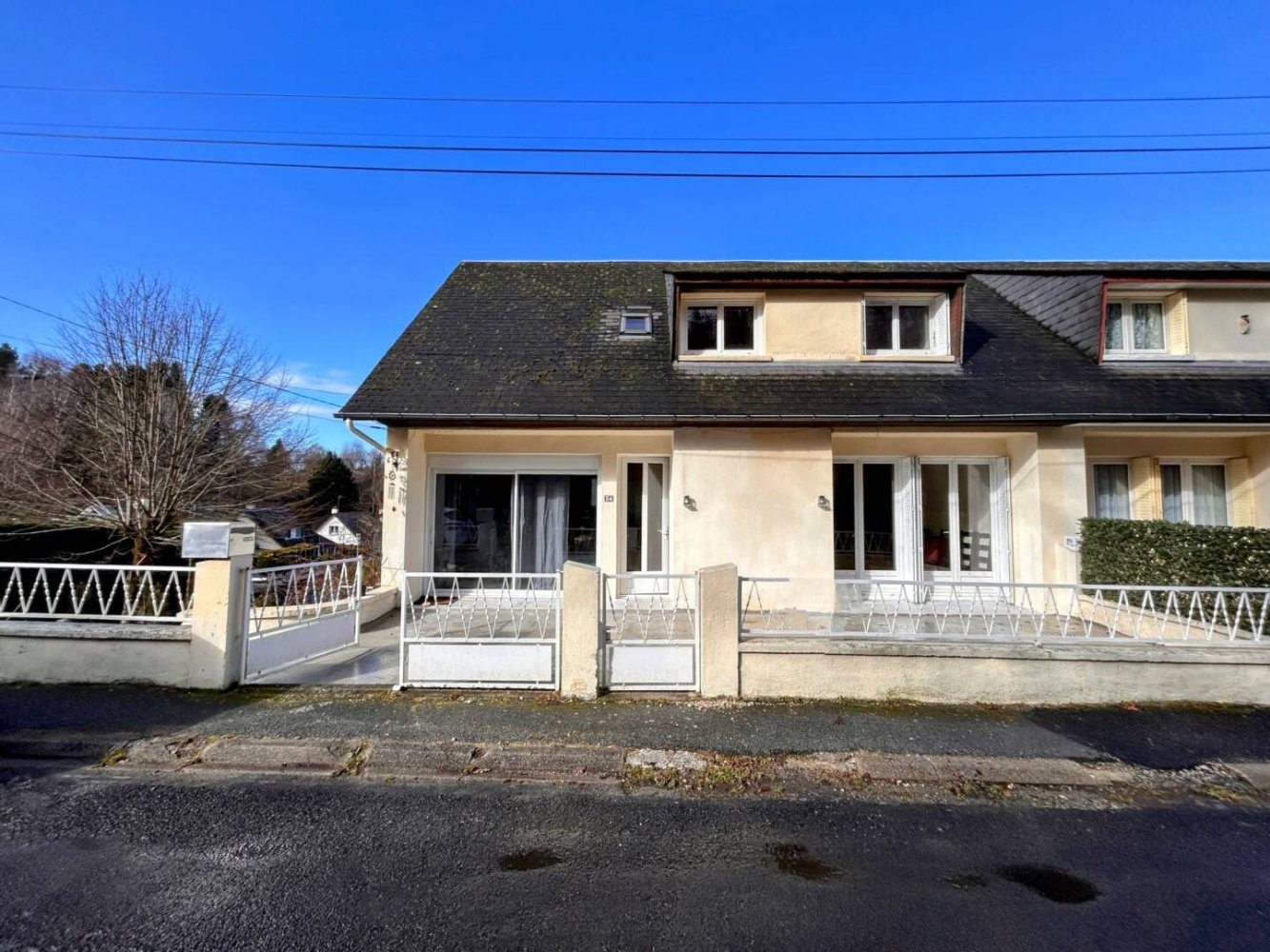 3 bedrooms Villa in Ussel, France No. 105284