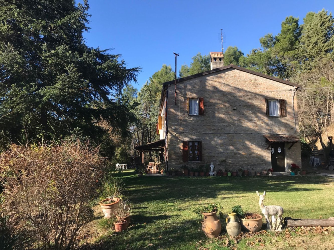 Дом с 8 комнатами в Пезаро э Урбино, Италия № 75565