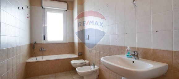 3 bedrooms Apartment in Bari, Italy No. 321674 8