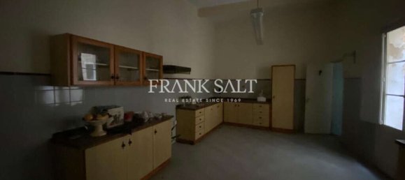 7 bedrooms Townhouse in Qormi, Malta No. 1572 14