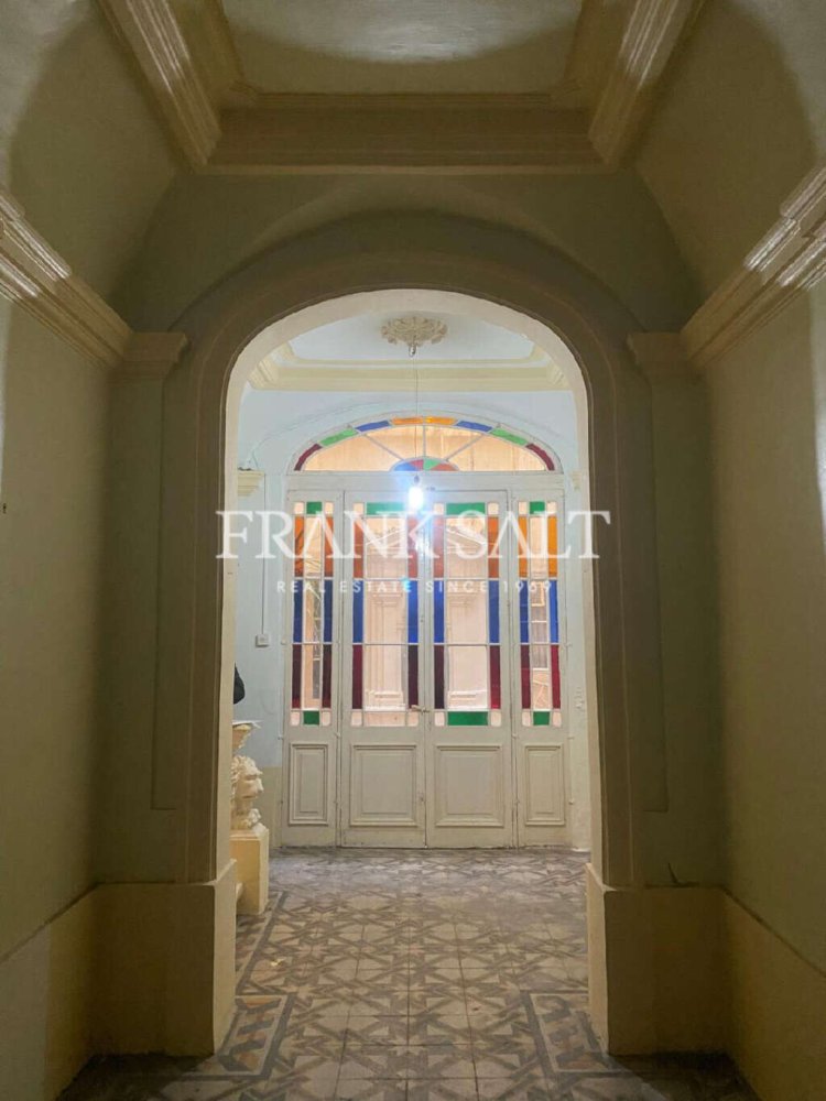 7 bedrooms Townhouse in Qormi, Malta No. 1572