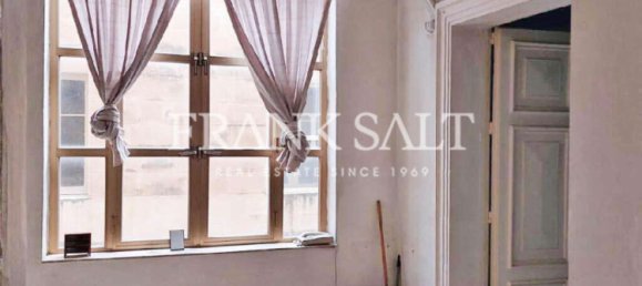 7 bedrooms Townhouse in Qormi, Malta No. 1572 8