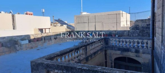 7 bedrooms Townhouse in Qormi, Malta No. 1572 4