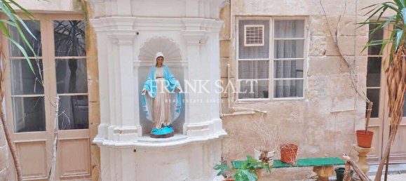 7 bedrooms Townhouse in Qormi, Malta No. 1572 10