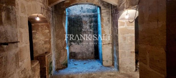 7 bedrooms Townhouse in Qormi, Malta No. 1572 7