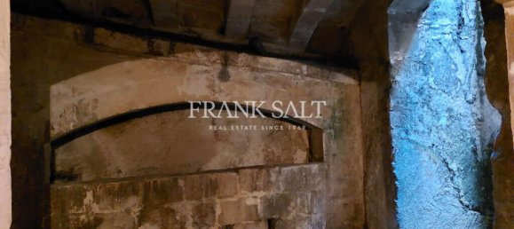 7 bedrooms Townhouse in Qormi, Malta No. 1572 5