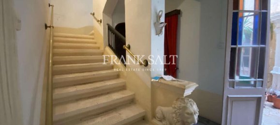 7 bedrooms Townhouse in Qormi, Malta No. 1572 12