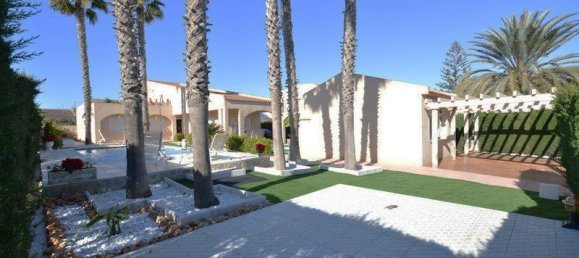 5 bedrooms Villa in Torrevieja, Spain No. 8256 10