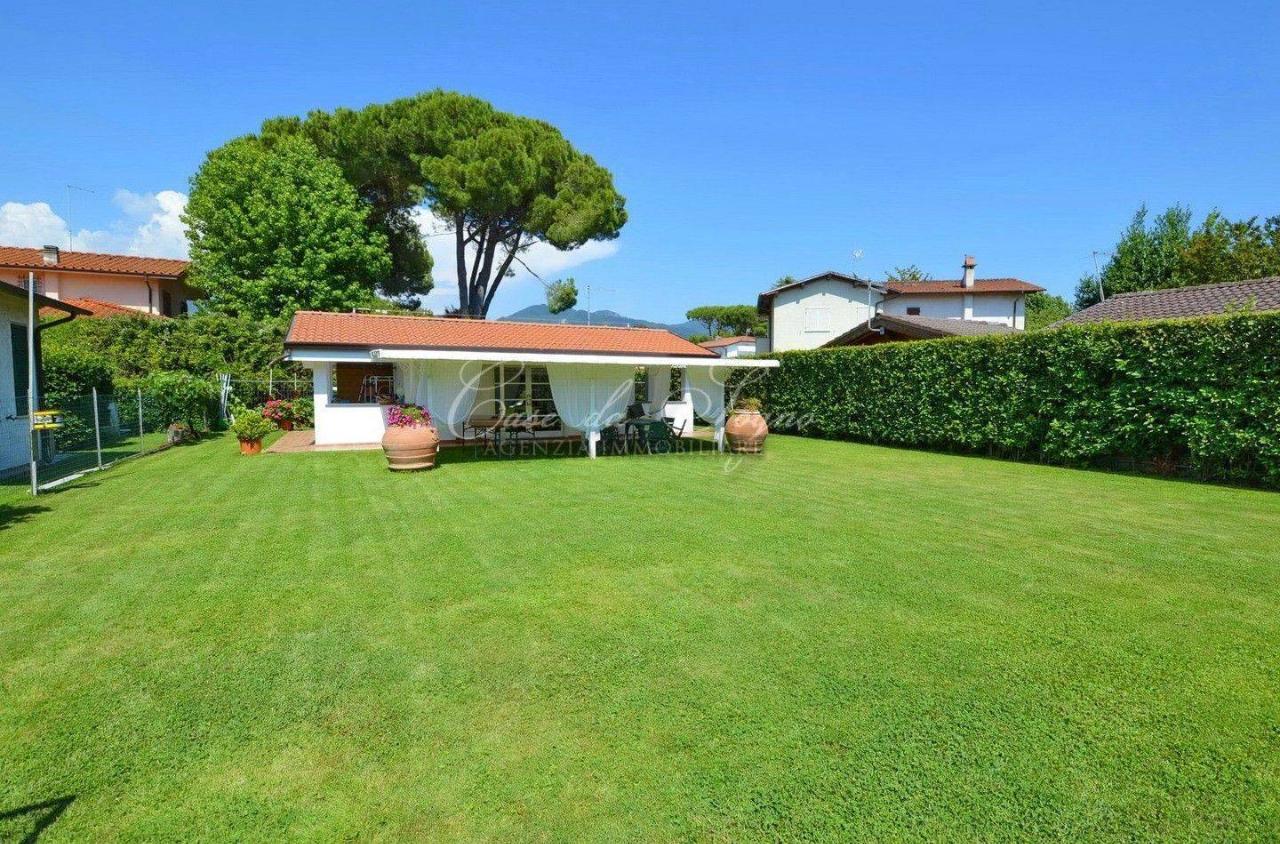 5 rooms Apartment in Forte dei Marmi, Italy No. 129874