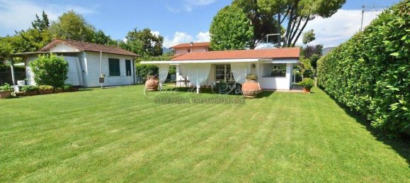 5 rooms Apartment in Forte dei Marmi, Italy No. 129874 2