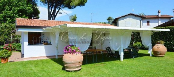 5 rooms Apartment in Forte dei Marmi, Italy No. 129874 4