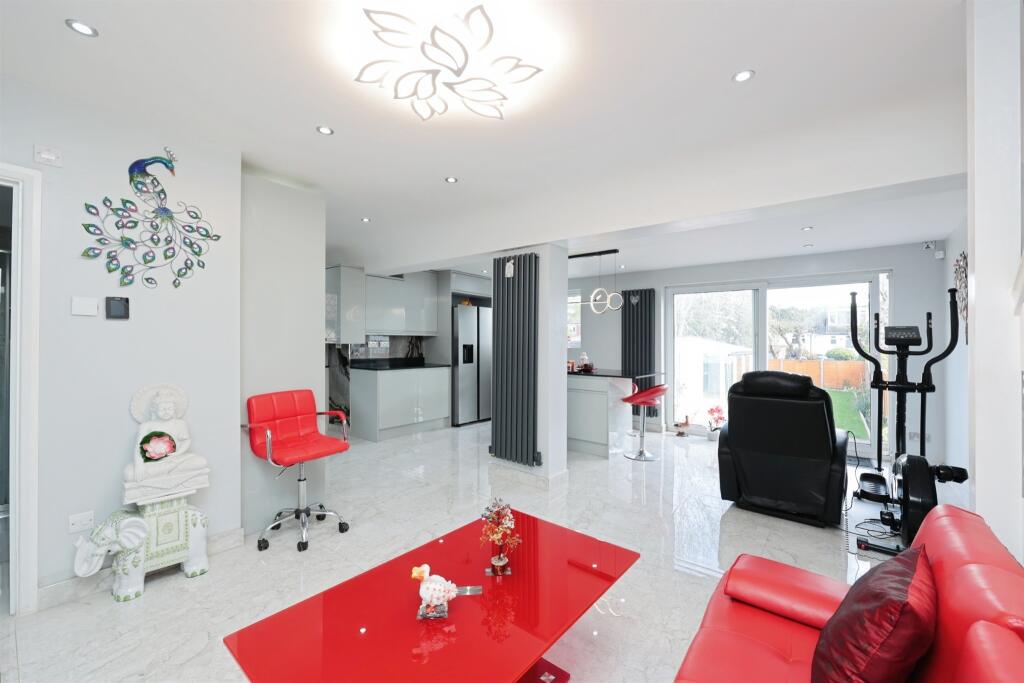 3 bedrooms Bungalow in Watford, United Kingdom No. 6778