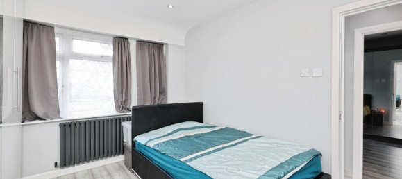 3 bedrooms Bungalow in Watford, United Kingdom No. 6778 10