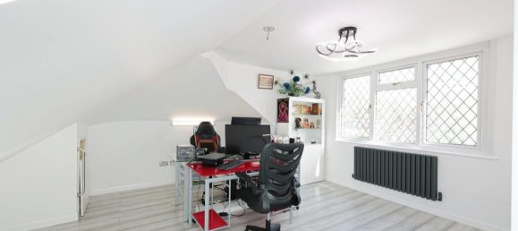 3 bedrooms Bungalow in Watford, United Kingdom No. 6778 11