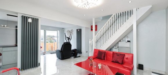 3 bedrooms Bungalow in Watford, United Kingdom No. 6778 5