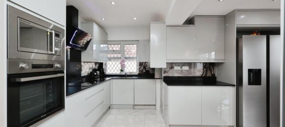 3 bedrooms Bungalow in Watford, United Kingdom No. 6778 8