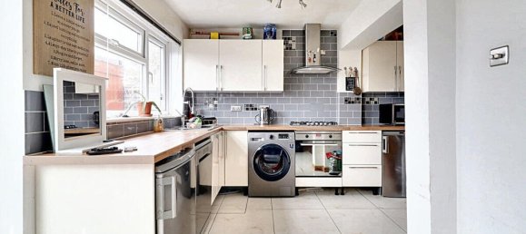 3 bedrooms House in Hayes, United Kingdom No. 5054 5