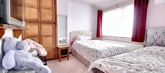 3 bedrooms House in Hayes, United Kingdom No. 5054 7