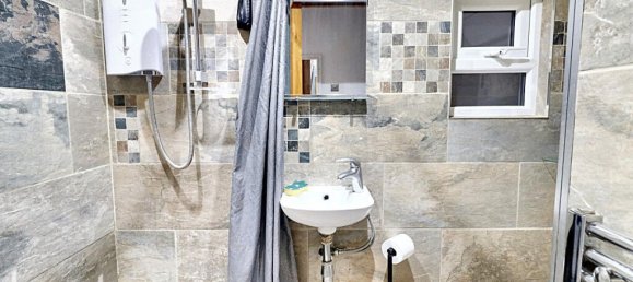 3 bedrooms House in Hayes, United Kingdom No. 5054 6