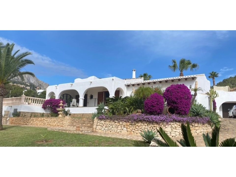 Villa de 5 dormitorios en Calpe, Spain No. 170299