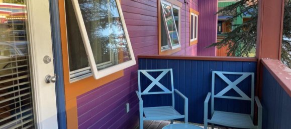 Studio in British Columbia, Canada No. 1231 11