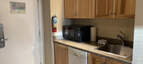 Studio in British Columbia, Canada No. 1231 7