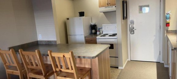 Studio in British Columbia, Canada No. 1231 6