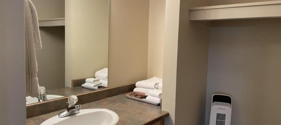 Studio in British Columbia, Canada No. 1231 12