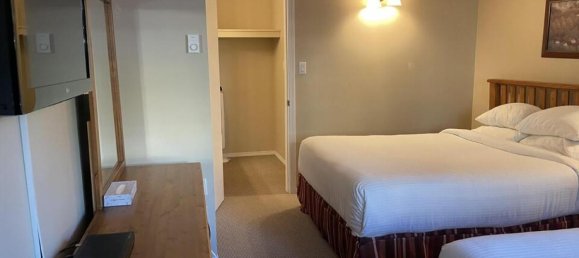 Studio in British Columbia, Canada No. 1231 10