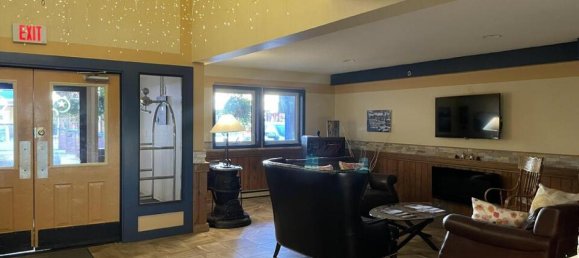 Studio in British Columbia, Canada No. 1231 3