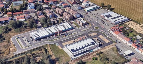 Casa de 9 divisões em Novara, Italy N.º 102883 2