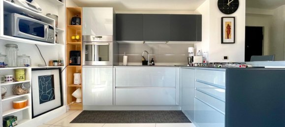 2 rooms Apartment in Portici, Italy No. 18162 2