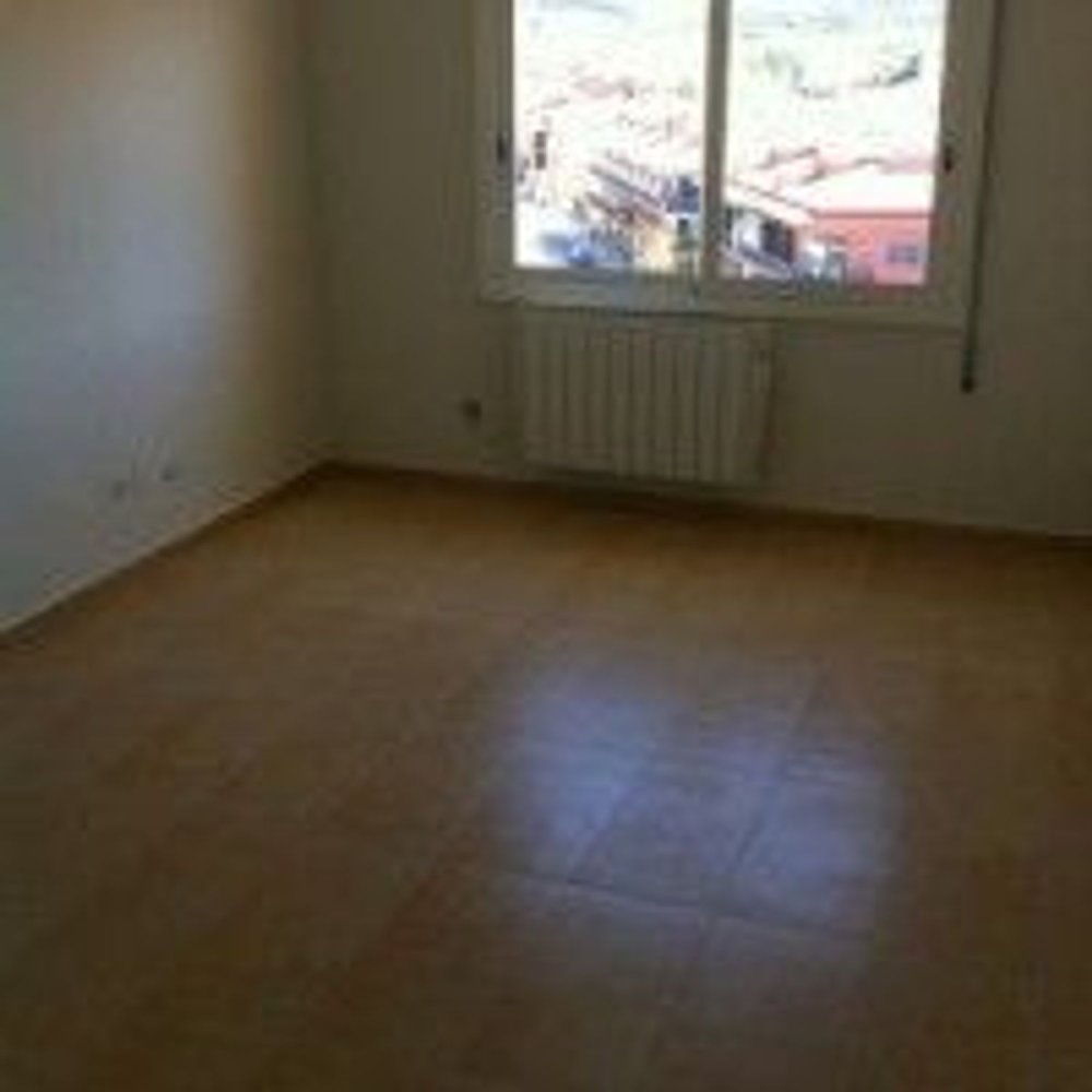 Apartamento de 3 dormitorios en Rubí, Spain No. 237679