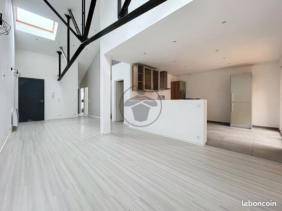 Dúplex de 3 dormitorios en Saint-Quentin, France No. 45531