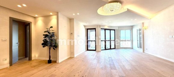 2 bedrooms Apartment in Rome, Italy No. 349871 3