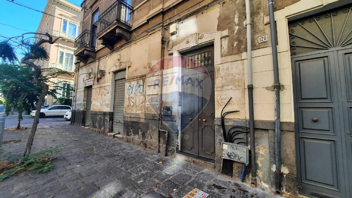 Склад с 3 спальнями в Катания, Италия № 329274