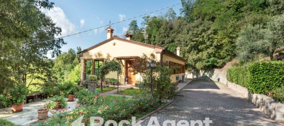 3 bedrooms Villa in Teolo, Italy No. 307212 2