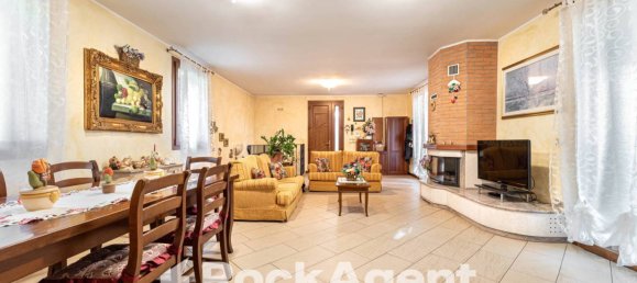 3 bedrooms Villa in Teolo, Italy No. 307212 3
