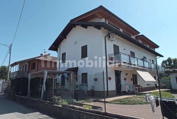 Apartamento de 2 dormitorios en Biandronno, Italy No. 182172